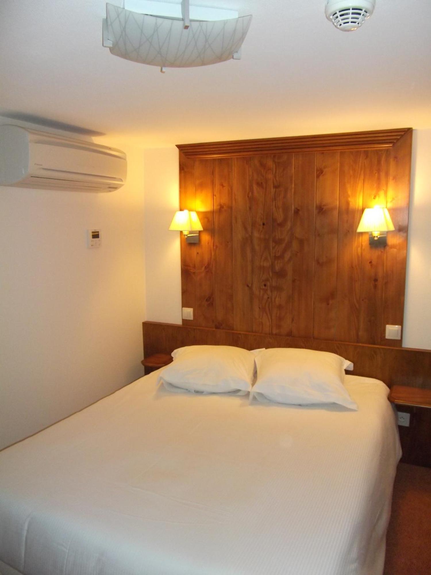 Hôtel De La Cloche - Room Service disponible sur commande Obernai Esterno foto