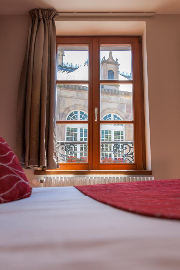 Hôtel De La Cloche - Room Service disponible sur commande Obernai Esterno foto