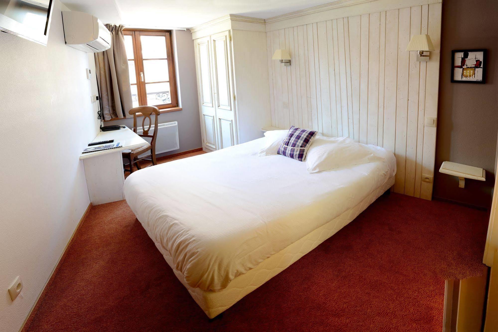 Hôtel De La Cloche - Room Service disponible sur commande Obernai Esterno foto